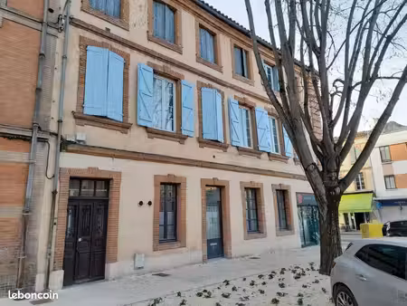 t2 de 42m2 meublé dans immeuble privée et sécurisé (à 300m de l'hyper centre)