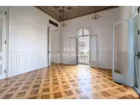 majestueux 6 pièces de 288 m² habitables dans une hôtel particulier du mont boron