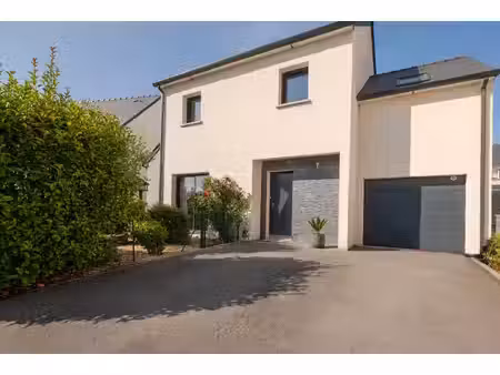 maison à vendre à châteaugiron 92 m² /4 chambres/dpe a/garage et jardin