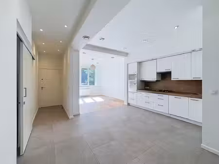 rez-de-chaussée à louer à avenue guillaume herinckx 47 uccle (vbe62115)