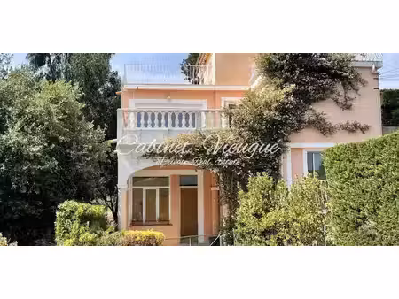 villa avec piscine en bord de mer grimaud (83)
