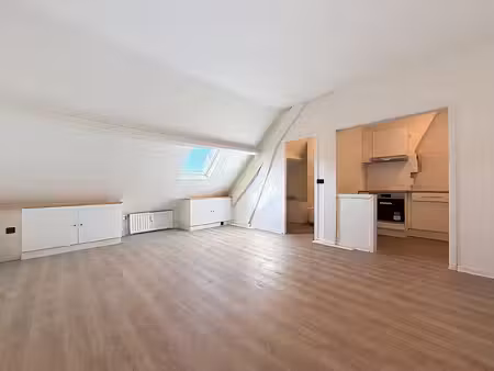 studio à louer à grand'place 23 nivelles (vbe62131)