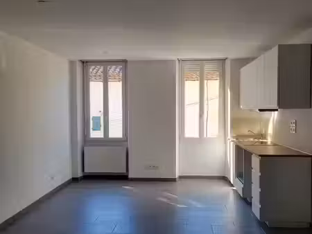 location appartement 3 pièces 56.6 m² à salon-de-provence (13300)  776 €
