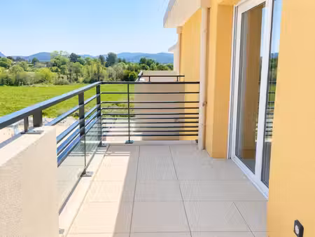 t2 avec balcon et parking aux arcs