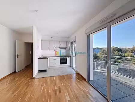 quimper - centre ville - residence recente et securisee