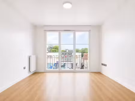 exclusivite - bois-d’arcy – mairie | studio 25 m² avec balcon  parking et cave