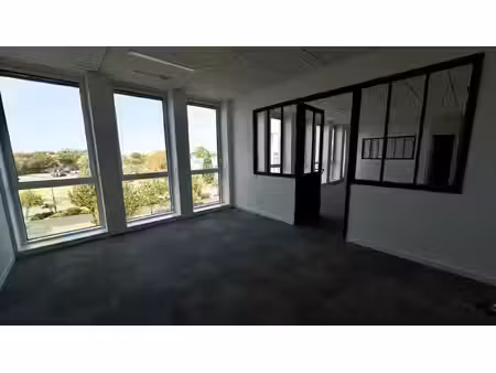 local commercial lagord 82.43 m2
