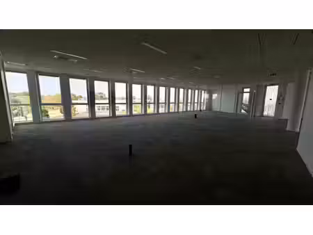 local commercial lagord 82.43 m2