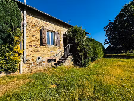 à vendre chamboulive propriété en pierre  à proximité de seilhac.