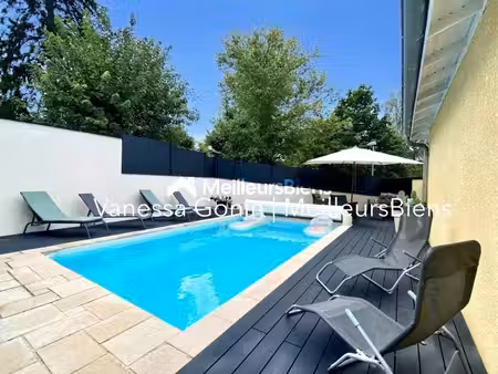 maison de plain-pied 175 m2 avec piscine et dépendances