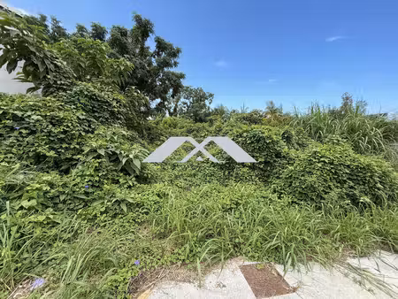 superbe terrain constructible d'environ 1300 m²