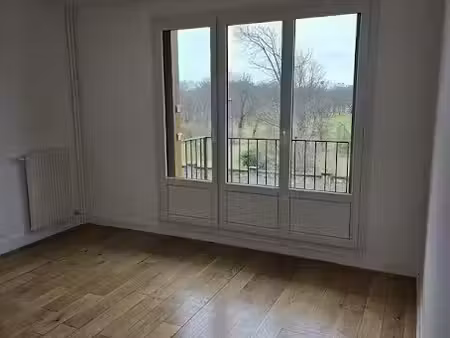 location appartement 2 pièces 44 m² à saint-denis (93200)  1 000 €