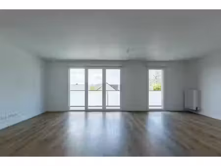 location appartement 3 pièces 79 m² à franqueville-saint-pierre (76520)  1 005 €