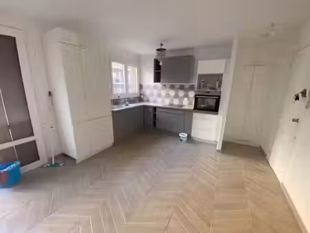 location meublée appartement 2 pièces 45 m² à asnieres-sur-seine (92600)  1 200 €