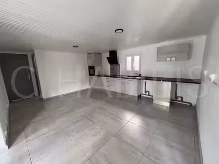 à louer - maison de type t3 d'environ 63 37 m2 - etang-sale
