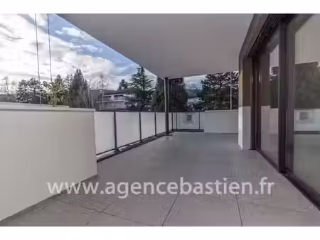 location appartement 4 pièces 90.94 m² à divonne-les-bains (01220)  2 605 €
