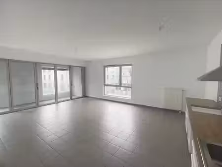 location appartement 3 pièces 83 m² à paris 19ème (75019)  2 052 €
