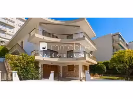 propriété en bord de mer avec jardin cannes (06)