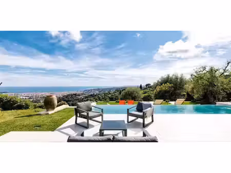 villa avec piscine en bord de mer nice (06)