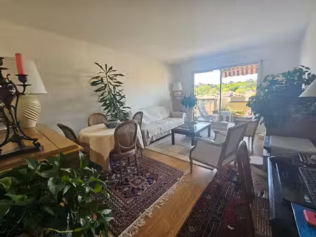 appartement lumineux t3 60 m² traversant entièrement rénové en étage élevé