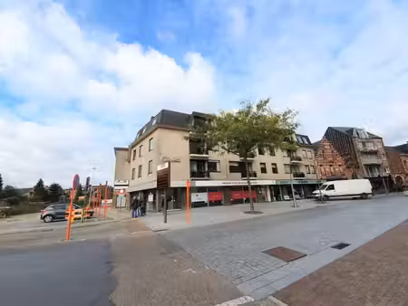 volledig gerenoveerd 2-slaapkamerappartement met lift