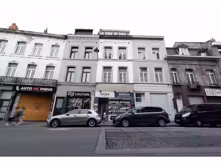 immeuble de rapport avec 3 appartements et un commerce