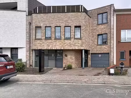 spacieuse maison prête à emménager avec bureau/cabinet à deu
