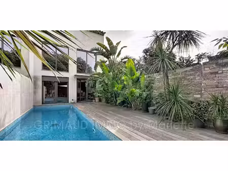 maison avec piscine et terrasse centre ville - cogolin (83)