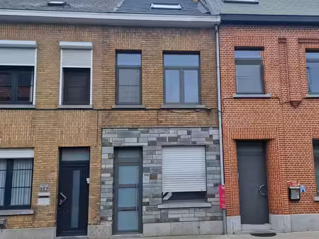totaal gerenoveerde huurwoning met drie slaapkamers en tu...