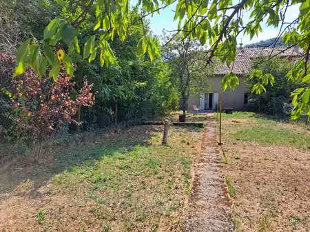 grande maison en pierre avec jardin au coeur de puivert
