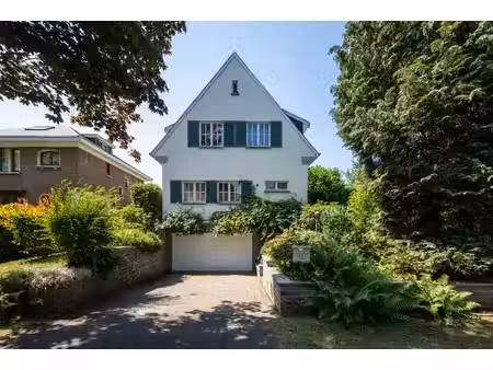wezembeek-oppem à proximité de la maison communale