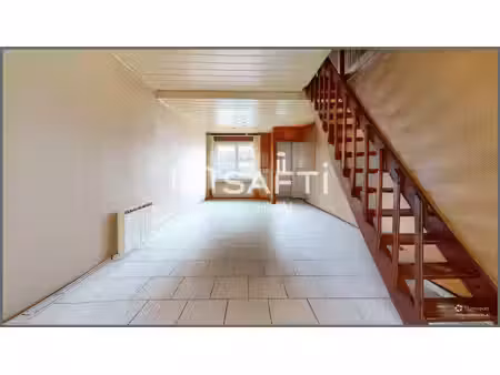 maison 2 chambres et cour - fort potentiel