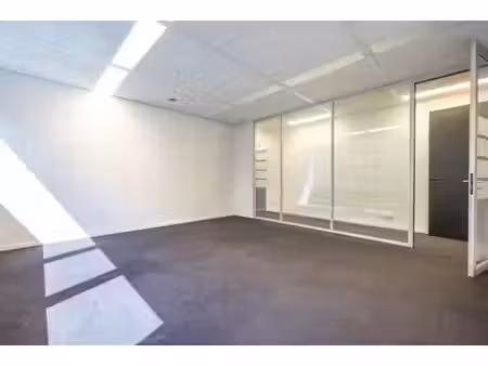 wemmel – bureau 15 m² – parking & charges inclus