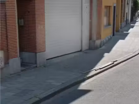 à louer : entrepôt de 350 m² avec jardin à laeken