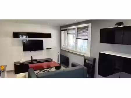 location meublée appartement 1 pièce 26 m² à nimes (30000)  570 €