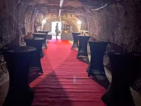 location cave festive