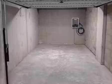 box en sous sol avec borne de recharge 7kw