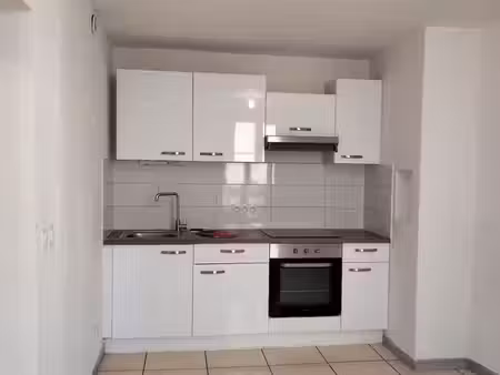 béziers  proximité gare routière et iut  t2 30 m2