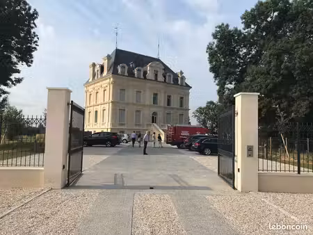 t3 haut standing dans château classé entièrement rénové