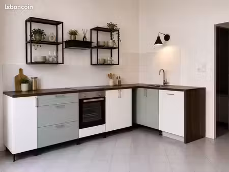 t2 meublé 42 30 m² – cœur de crémieu – lumineux & charme – 800 cc