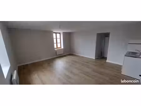 tres beau t2 renové soucieu en jarrest