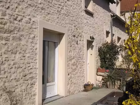 dans ancien corps de ferme - 2 pieces terrasse 53 m²
