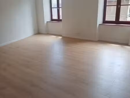 logement 3 pièces 70m2 400e
