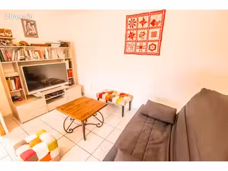 coulommiers hyper centre - appartement f2 + stationnement