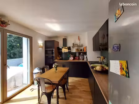 appartement t3 meublé de 68m² donnant sur un jardin en plein hypercentre de grenoble