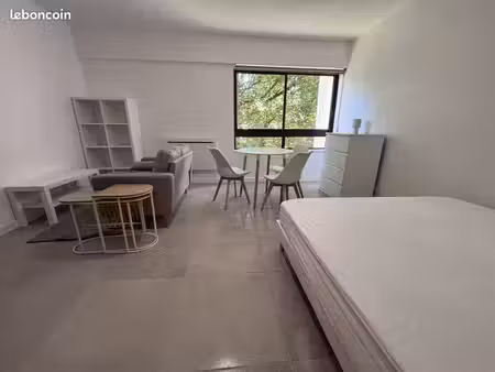 en plein cœur du croisé laroche  superbe studio avec parking