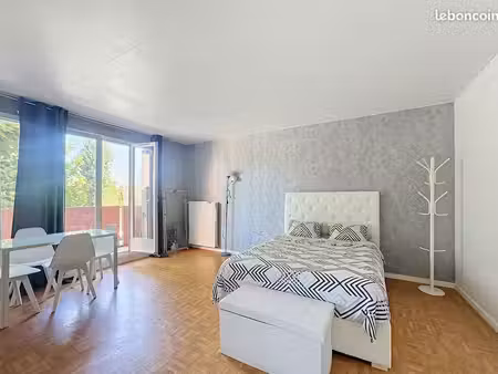 studio 1 pièce 30 m²