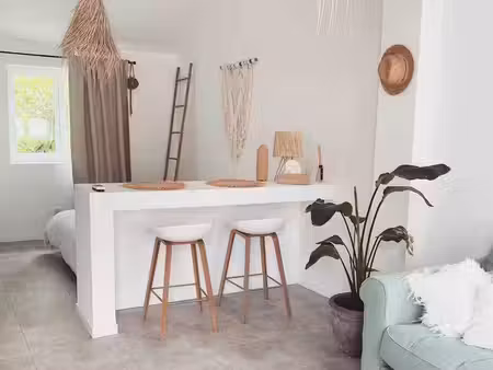 studio au calme avec terrasse sous la sainte victoire