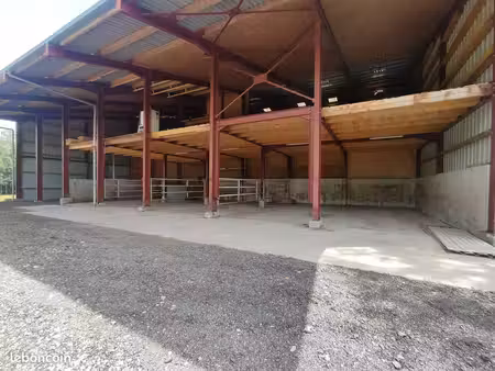 parking/box 50 m² larringes