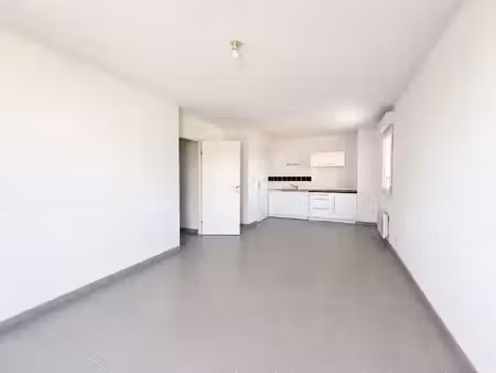 appartement t3 - saint sebastien sur loire bourg - dernier etage - balcon - stationnement